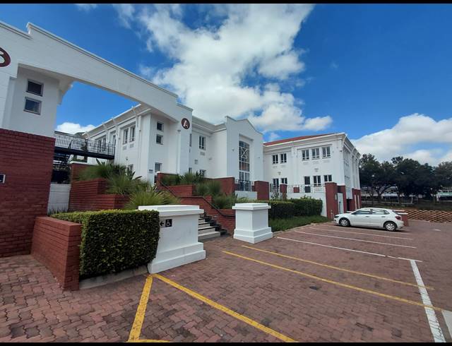 9,626M² OFFICE FOR SALE IN BRYANSTON